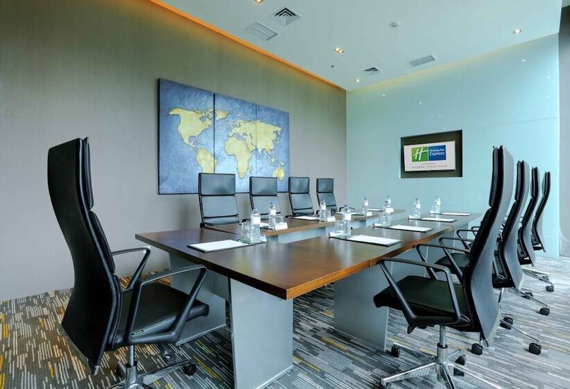 هتل Holiday Inn Express Jakarta International Expo, An Ihg
