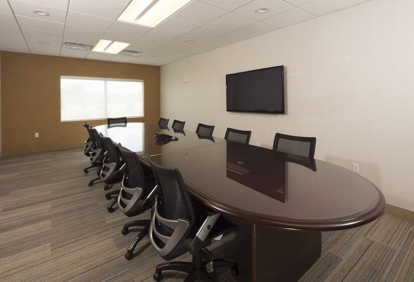 هتل Holiday Inn Express & Suites Port Huron, An Ihg