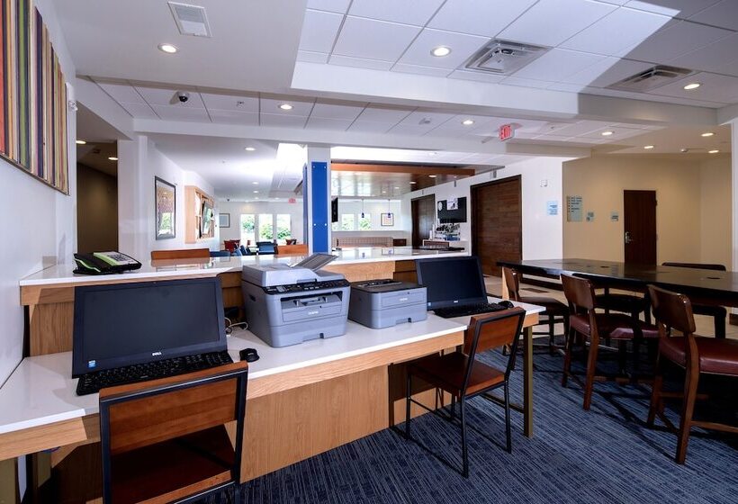 هتل Holiday Inn Express & Suites Port Huron