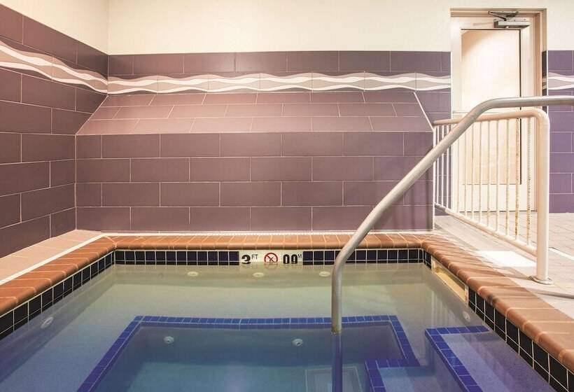 هتل La Quinta By Wyndham Duluth