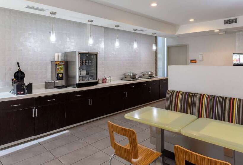 فندق La Quinta Inn & Suites By Wyndham Tulsa Downtown   Route 66