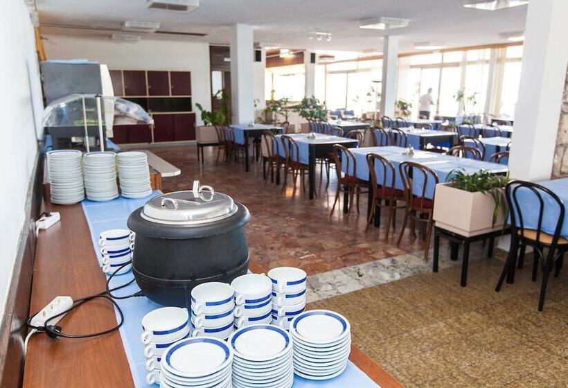 هتل Holiday Resort Kačjak