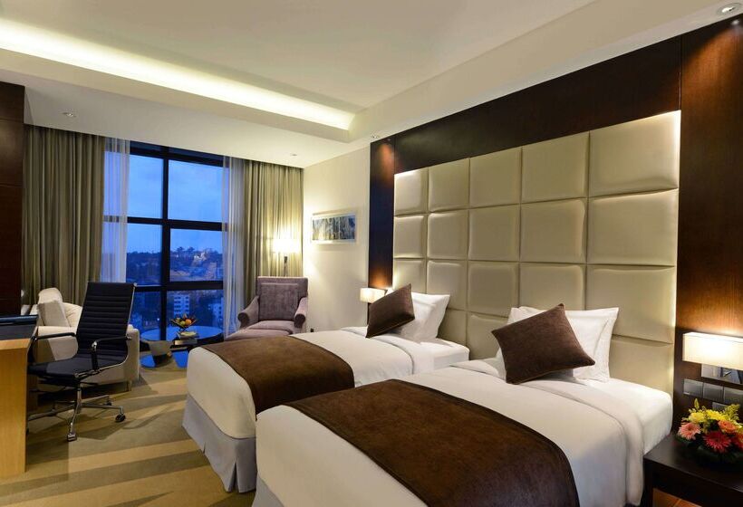 هتل Radisson Blu Chattogram Bay View