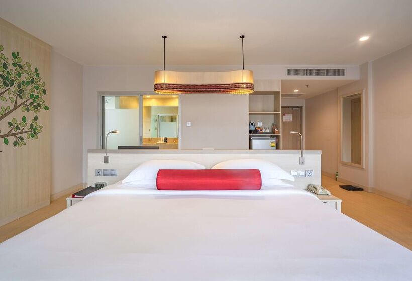 هتل Ramada By Wyndham Phuket Deevana