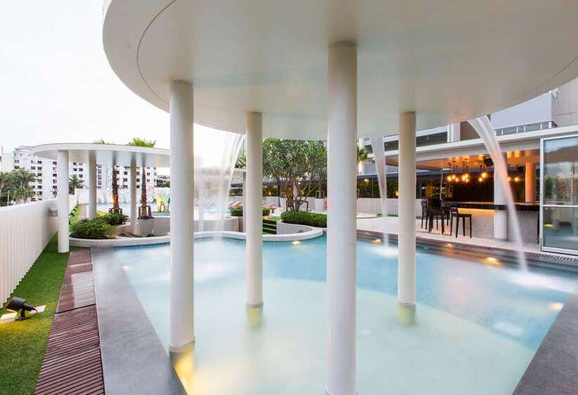 هتل Ramada By Wyndham Phuket Deevana