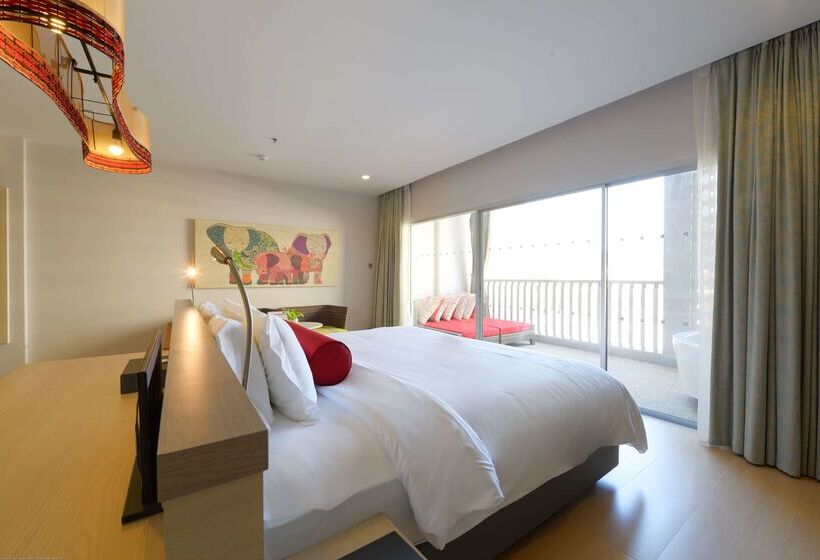 هتل Ramada By Wyndham Phuket Deevana