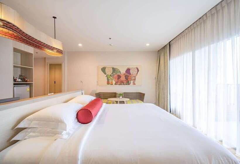 هتل Ramada By Wyndham Phuket Deevana