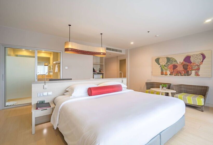 هتل Ramada By Wyndham Phuket Deevana