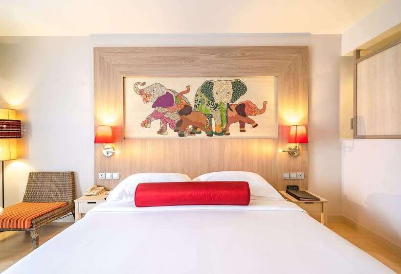 هتل Ramada By Wyndham Phuket Deevana