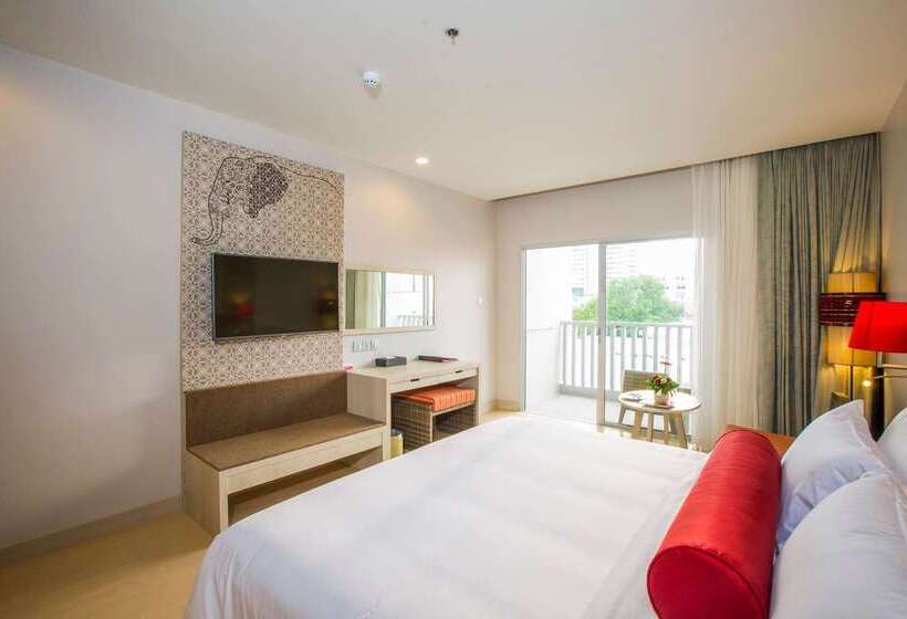 هتل Ramada By Wyndham Phuket Deevana