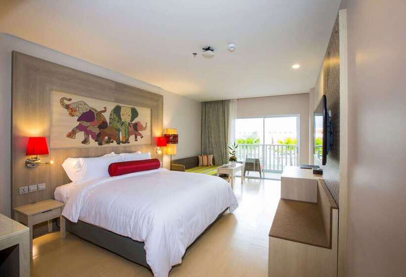 هتل Ramada By Wyndham Phuket Deevana