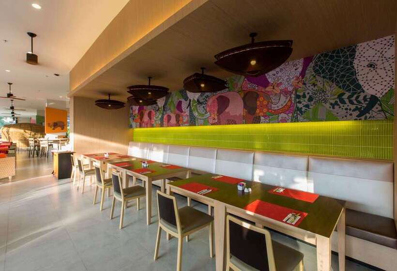 هتل Ramada By Wyndham Phuket Deevana