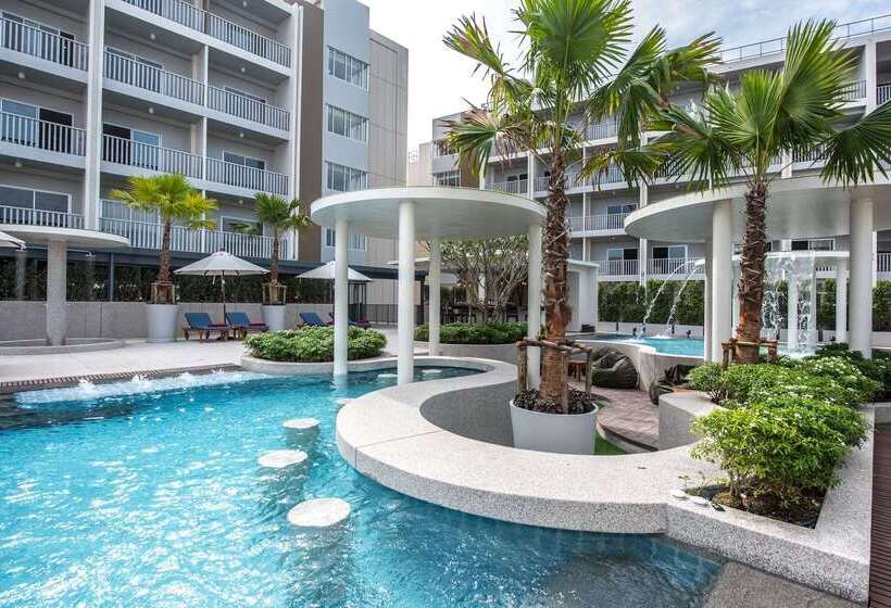 هتل Ramada By Wyndham Phuket Deevana