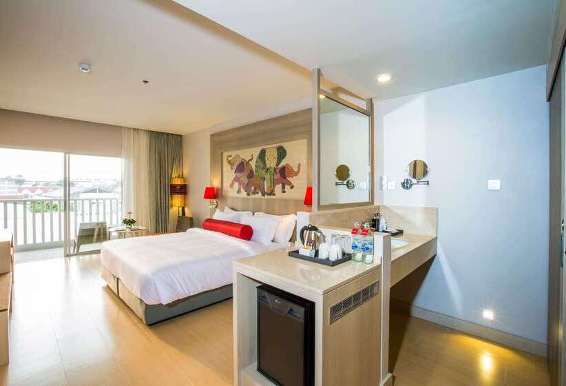 هتل Ramada By Wyndham Phuket Deevana