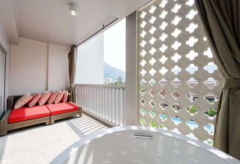 هتل Ramada By Wyndham Phuket Deevana