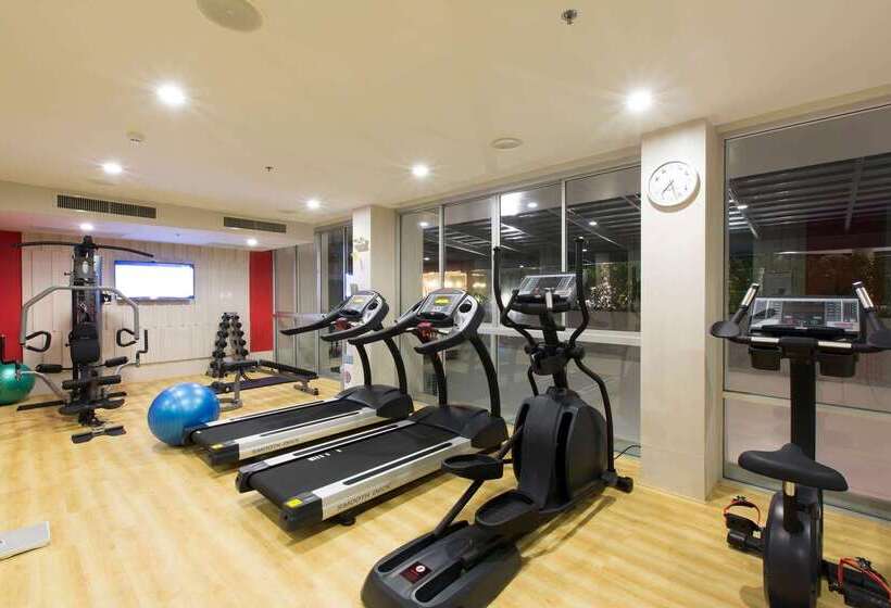 هتل Ramada By Wyndham Phuket Deevana