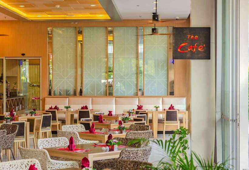 هتل Ramada By Wyndham Phuket Deevana