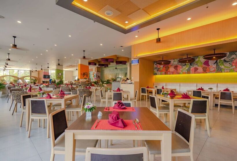 هتل Ramada By Wyndham Phuket Deevana