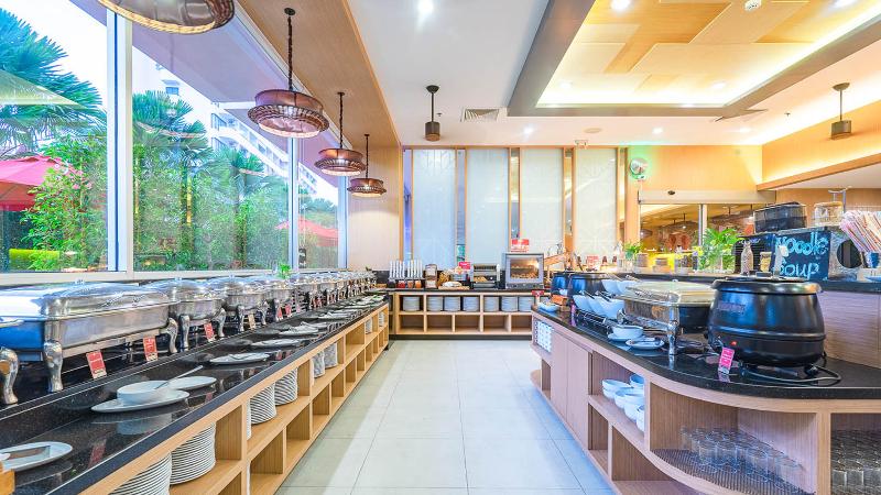 هتل Ramada By Wyndham Phuket Deevana
