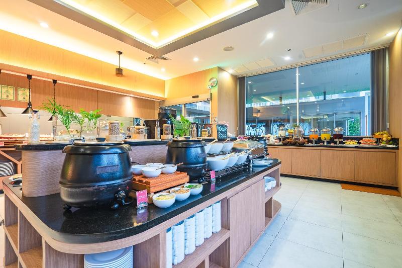 هتل Ramada By Wyndham Phuket Deevana
