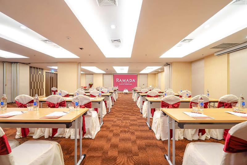 هتل Ramada By Wyndham Phuket Deevana