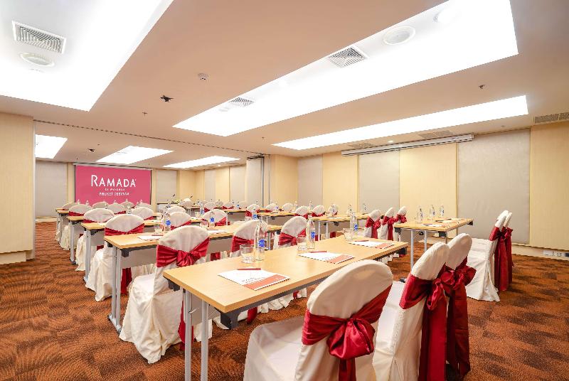 هتل Ramada By Wyndham Phuket Deevana