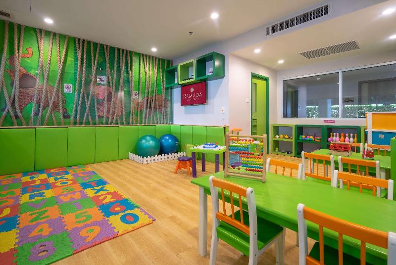 هتل Ramada By Wyndham Phuket Deevana