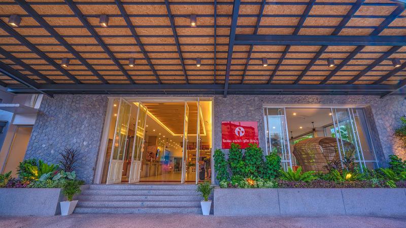 هتل Ramada By Wyndham Phuket Deevana
