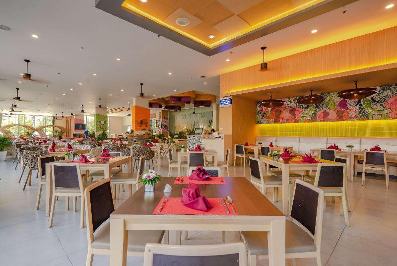 هتل Ramada By Wyndham Phuket Deevana