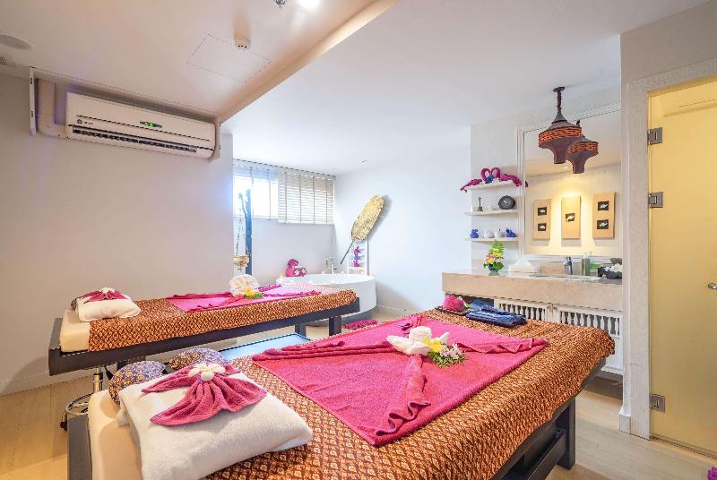 هتل Ramada By Wyndham Phuket Deevana