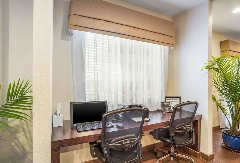 בית מלון כפרי Sleep Inn & Suites Hannibal