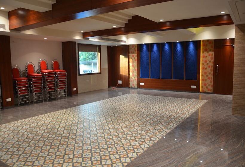 هتل Srikrishna Paradise Thane Airoli