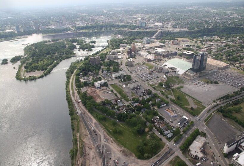 هتل Wingate By Wyndham Niagara Falls