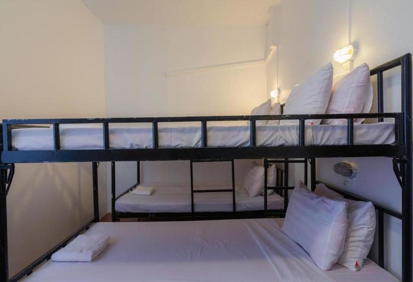 پانسیون Five Rose Siem Reap Hostel