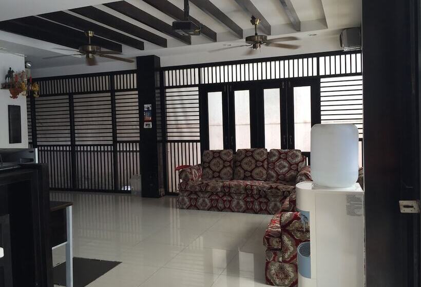 پانسیون The Bird Cage Patong Guesthouse