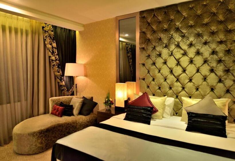 هتل Amaroossa Grande Bekasi