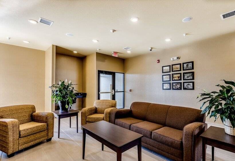 هتل Cobblestone Inn & Suites   Waverly