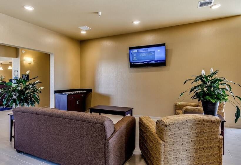 هتل Cobblestone Inn & Suites   Waverly