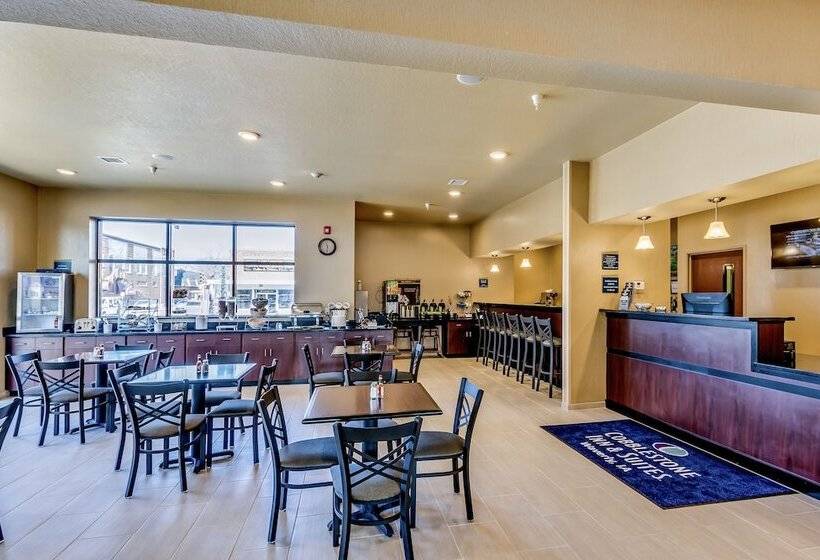 هتل Cobblestone Inn & Suites   Waverly
