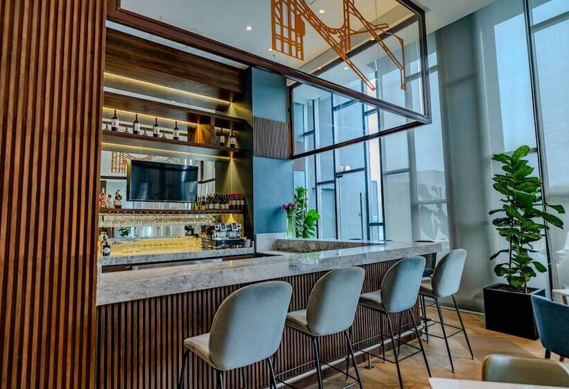 בית מלון כפרי Courtyard By Marriott Santiago Airport