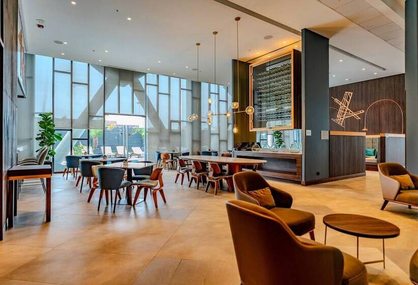בית מלון כפרי Courtyard By Marriott Santiago Airport