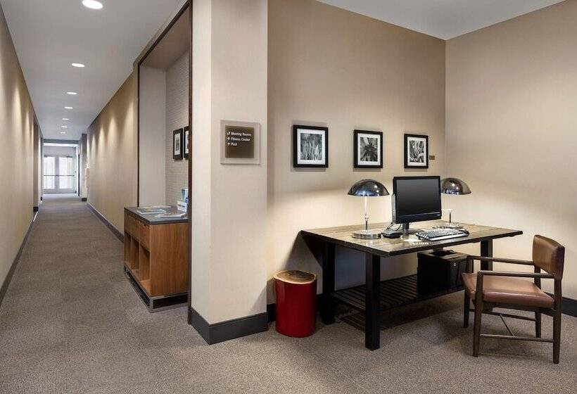 هتل Four Points By Sheraton At Phoenix Mesa Gateway Airport