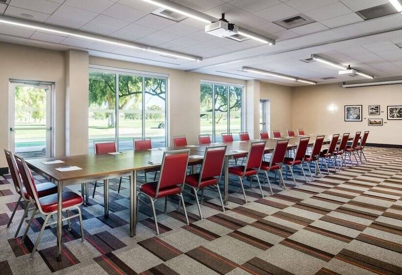 هتل Four Points By Sheraton At Phoenix Mesa Gateway Airport