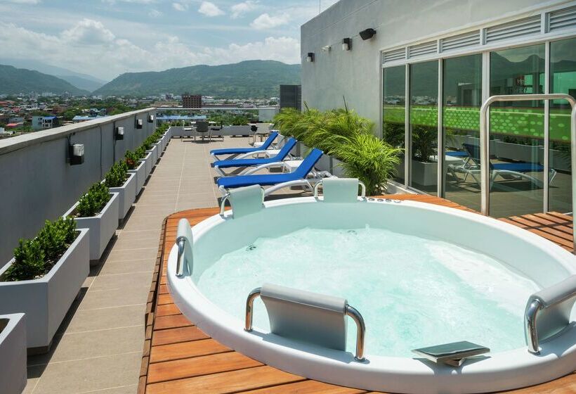 هتل Hampton By Hilton Yopal