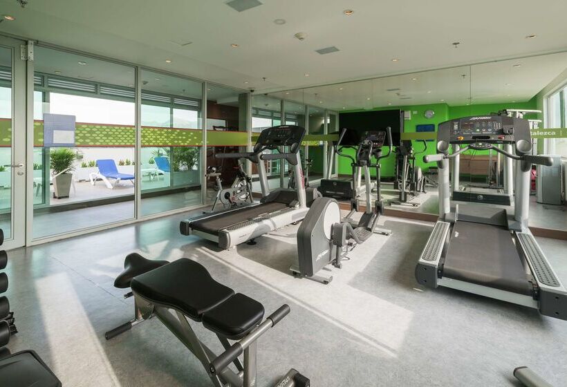 هتل Hampton By Hilton Yopal