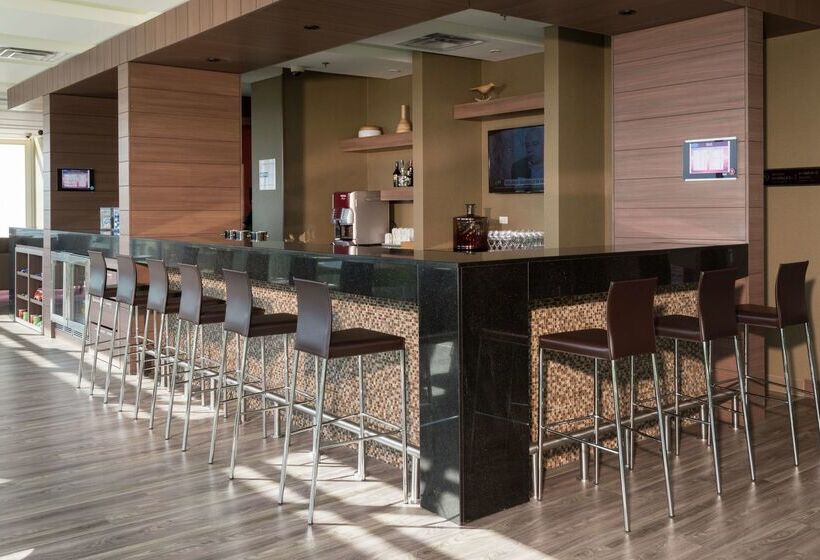 هتل Hampton By Hilton Yopal