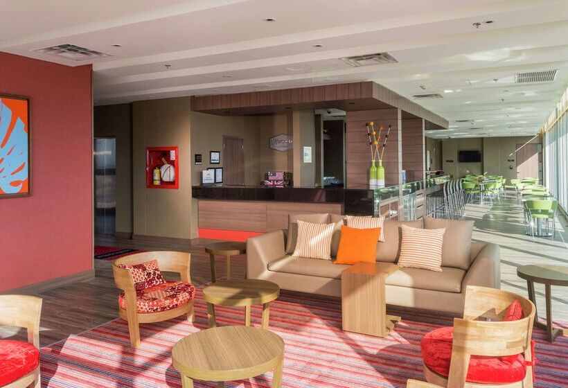 هتل Hampton By Hilton Yopal