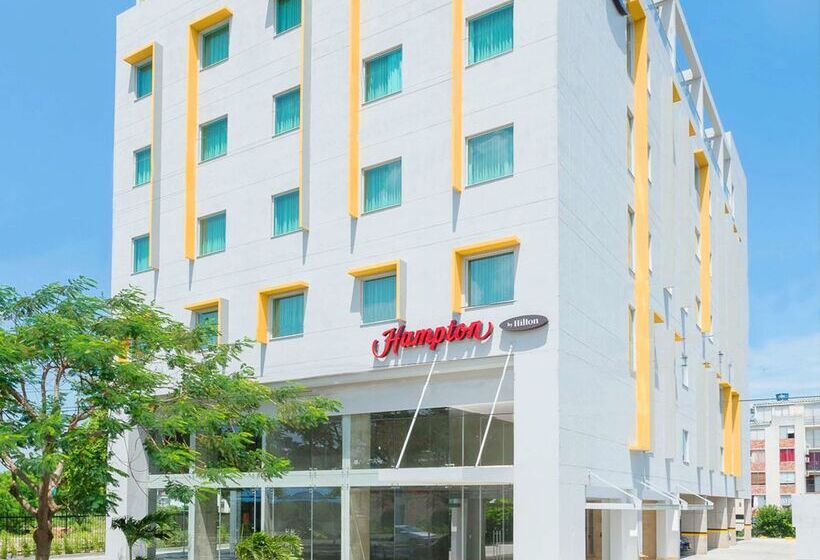 هتل Hampton By Hilton Yopal