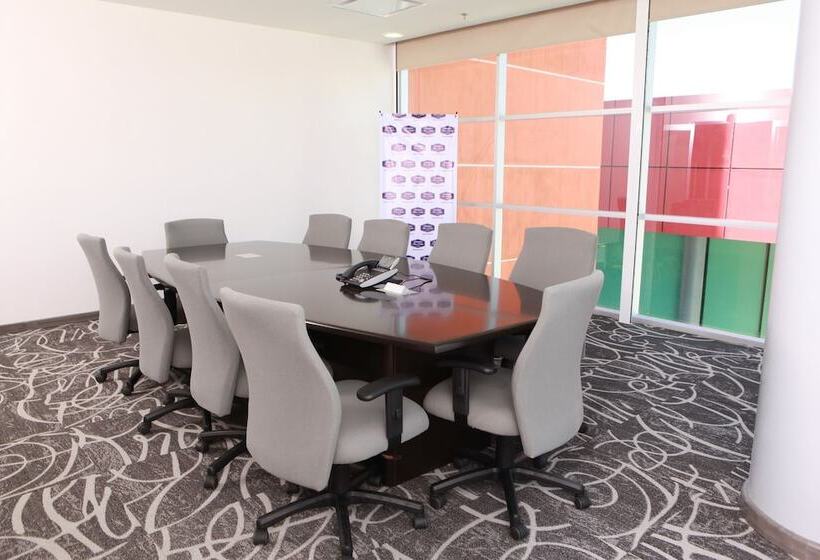 هتل Hampton Inn & Suites By Hilton Aguascalientes Airport
