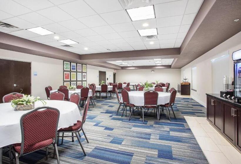 Holiday Inn Express Hotel & Suites Glasgow, An Ihg